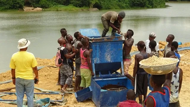 Community members at a LinCon-supported water pumping installation